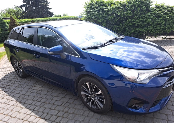 Toyota Avensis cena 57000 przebieg: 153982, rok produkcji 2017 z Chorzów małe 301